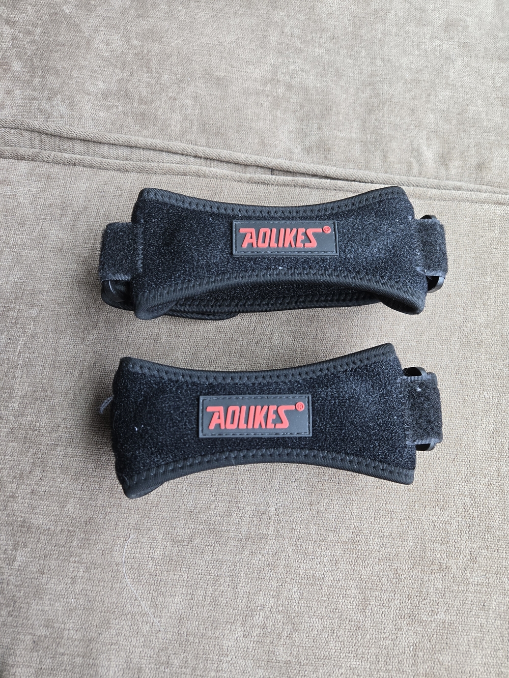 AOLIKES Black Red Neoprene Wrist/Elbow/Knee Support Straps - Pair